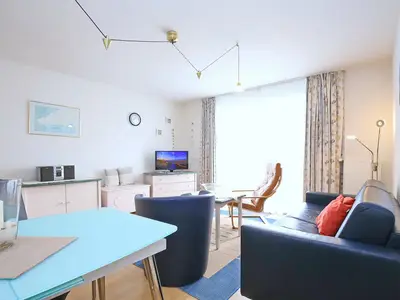 Blick vom Essbereich in den Wohnbereich
