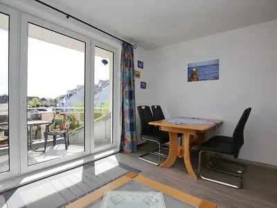 Wohnzimmer mit Esstisch