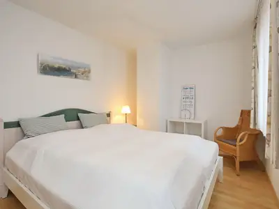 Schlafzimmer mit Doppelbett
