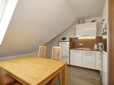Esstisch mit Küchenzeile