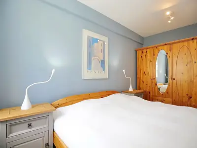 Kleiderschrank im zweiten Schlafzimmer