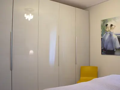 Kleiderschrank im Schlafzimmer