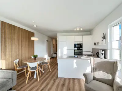 Wohnzimmer mit Blick in den Flur