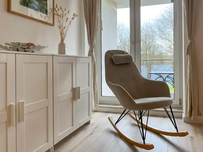 Wohnzimmer mit Schaukelstuhl