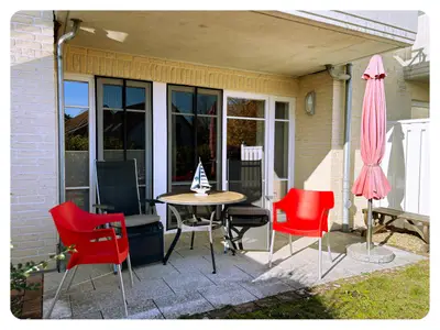 Terrasse mit Insektenschutz an den Terassentüren