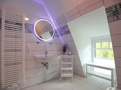 Badezimmer mit Waschbecken