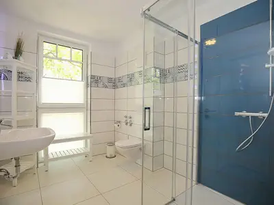 Badezimmer mit Dusche