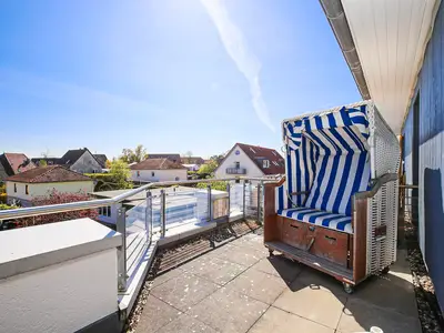 Balkon mit Strandkorb
