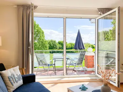 Wohnzimmer mit Blick zur Terrasse