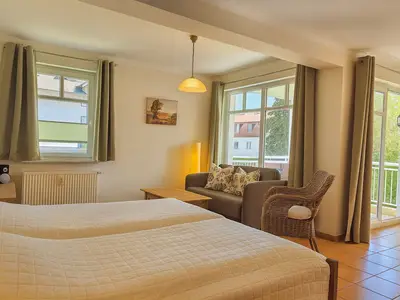 Blick ins Wohn- und Schlafzimmer