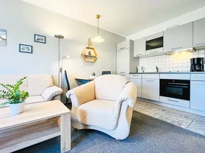 Wohnzimmer mit Blick zur Küche