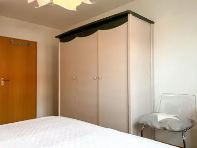 Kleiderschrank im Schlafzimmer