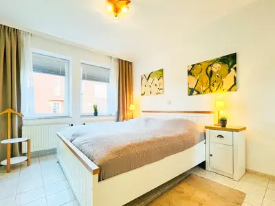 Schlafzimmer mit Doppelbett