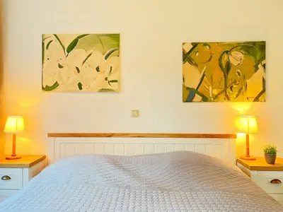 Schlafzimmer mit Doppelbett