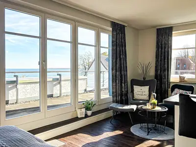 Wohnzimmer mit Meerblick