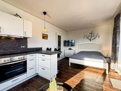 Küche mit Blick zum Schlafbereich