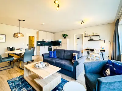 Wohnbereich mit Blick zur Küchenzeile