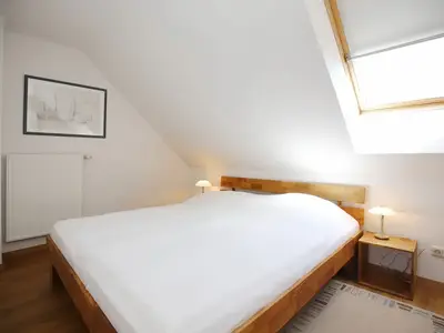 zweites Schlafzimmer im Dachgeschoss