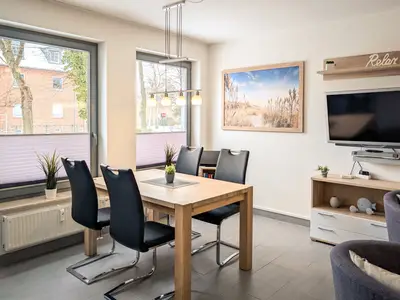 gemütlicher Essbereich mit Ausblick