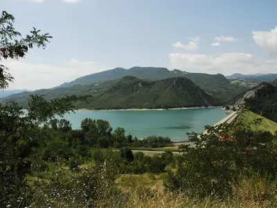 Lago di Bomba in 300 m