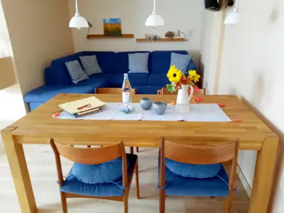 Esstisch mit Sofaecke