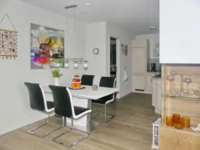 Wohnzimmer mit Blick zum Essbereich