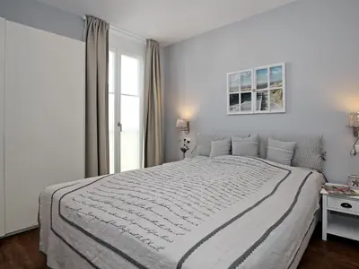 Schlafzimmer mit Doppelbett