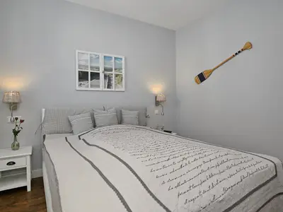 Schlafzimmer mit Doppelbett