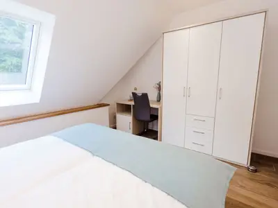 Schlafzimmer Nr. 1 mit großem Schrank