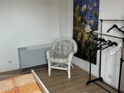 Kleiderstange im Schlafzimmer  in der Ferienwohnung Freizeit am See