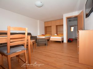 23881002-Ferienwohnung-4-Borkum-300x225-3