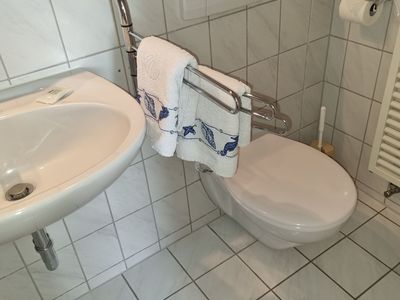 Bad mit Waschtisch und WC