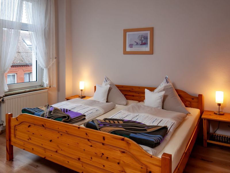 Schlafzimmer mit Doppelbett