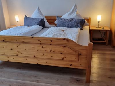 Schlafzimmer mit Doppelbett