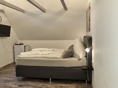 Schlafzimmer mit Doppelbett