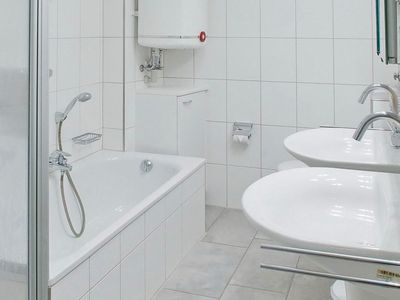 Badezimmer mit Badewanne