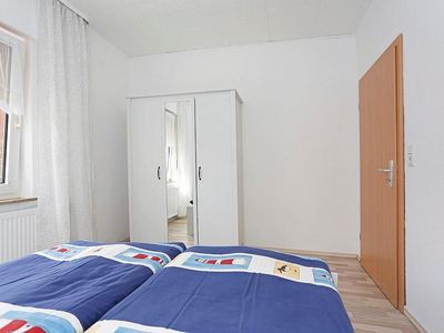 Schlafzimmer mit Kleiderschrank