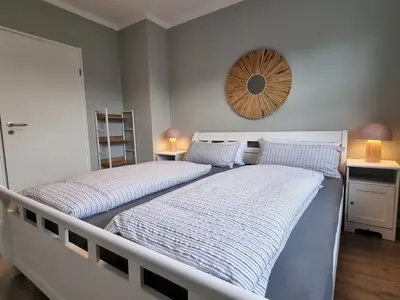 Schlafzimmer mit Doppelbett