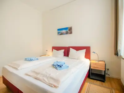 Schlafzimmer mit Boxspringbett