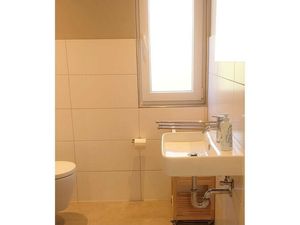 23975020-Ferienwohnung-4-Borkum-300x225-5