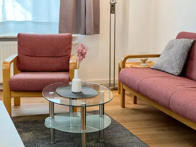 Detailaufnahme von Sessel und Sofa