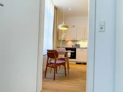 Blick vom Schlafzimmer in das Wohnzimmer