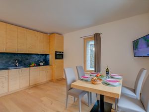 23993280-Ferienwohnung-4-Bormio-300x225-4