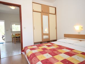 23930076-Ferienwohnung-3-Božava-300x225-4