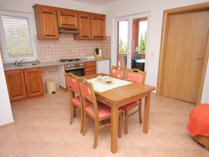 23930058-Ferienwohnung-5-Božava-300x225-3