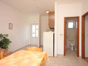 23930075-Ferienwohnung-5-Božava-300x225-3