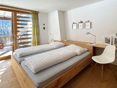 Schlafzimmer mit zwei separaten Betten