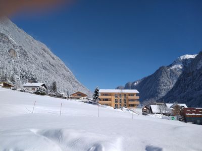 Haus Studa Winter von vorne