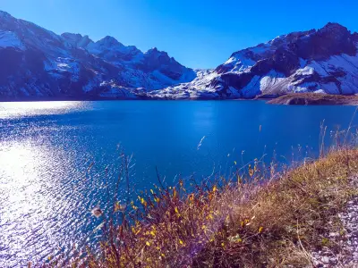 Lünersee mit Schnee vorne