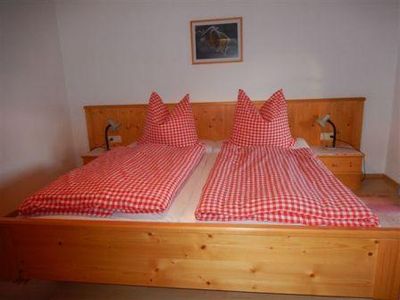 Doppelbett in der Ferienwohnung "Wendelstein"